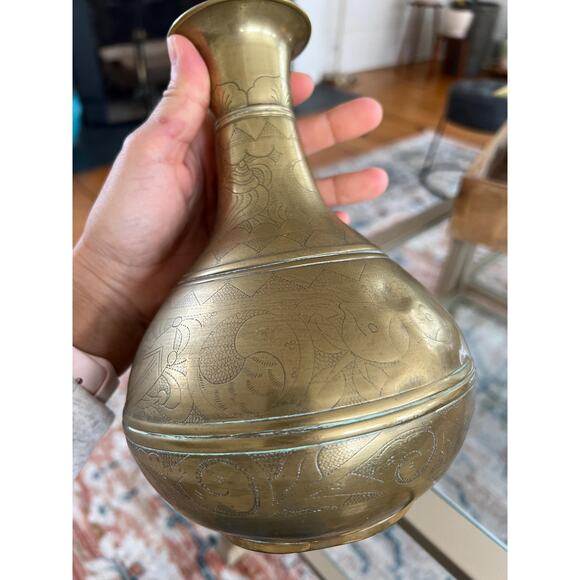 Large Solid Brass Vintage Etched, Vase, Home Decor, Sea Shell, Yin-Yang, Indian - Picture 9 of 10